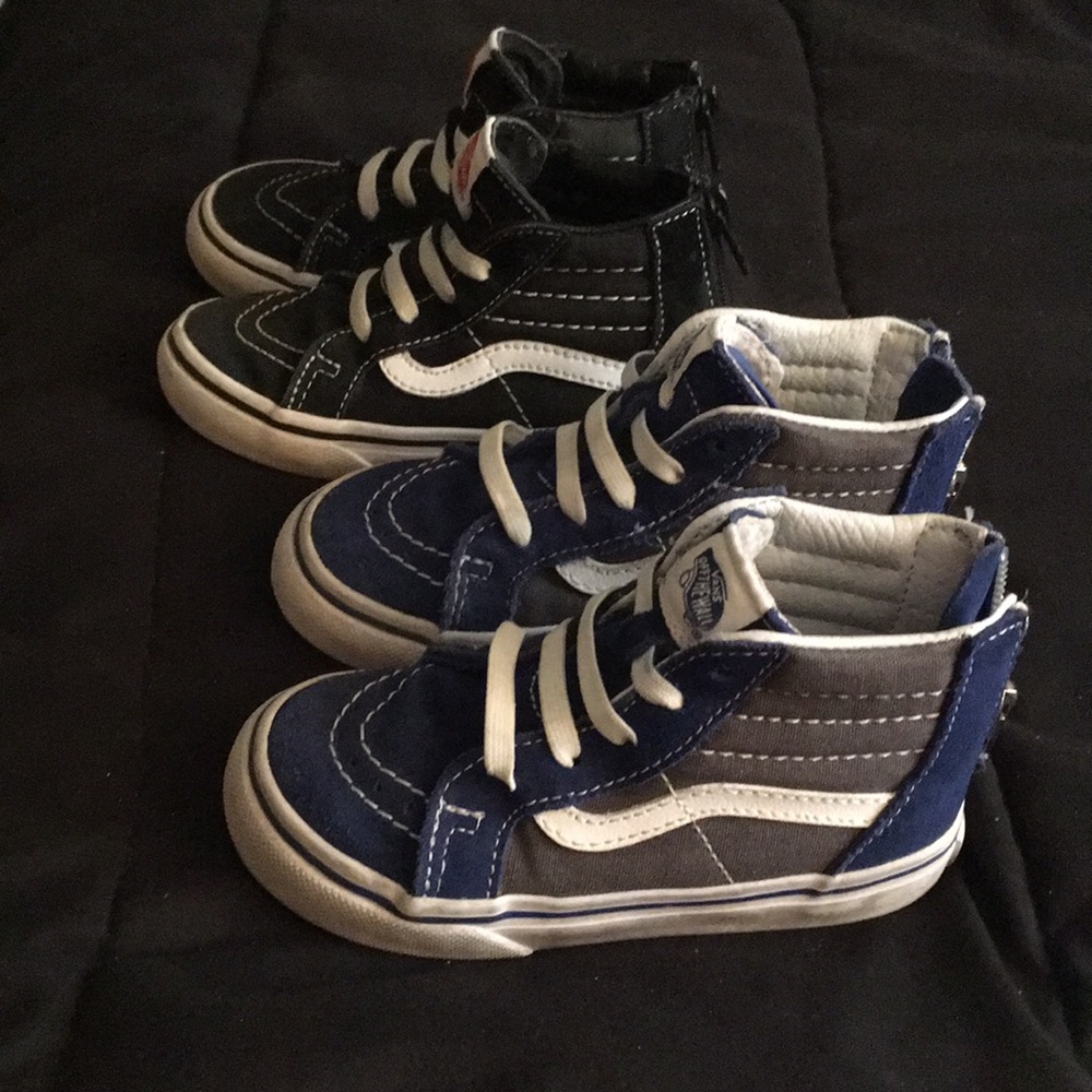 2 pairs of high top Vans🖤💙